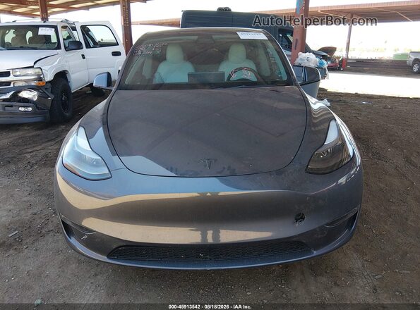 7SAYGDEE1PF644762 2023 TESLA MODEL Y Gray Widok deski rozdzielczej
