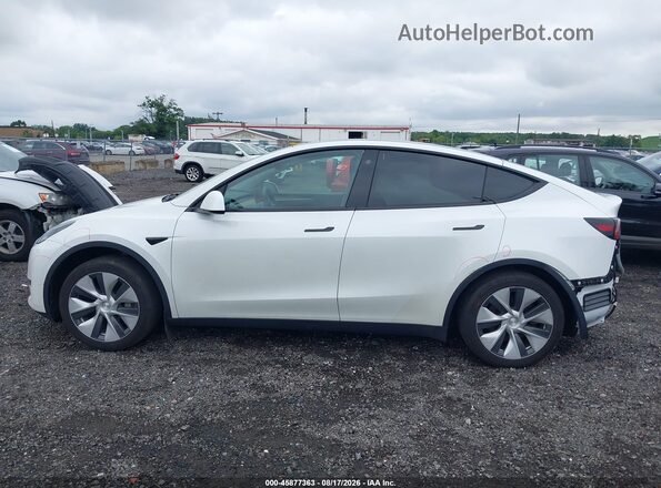 7SAYGDEE1PF771172 2023 TESLA MODEL Y White Rear interior view