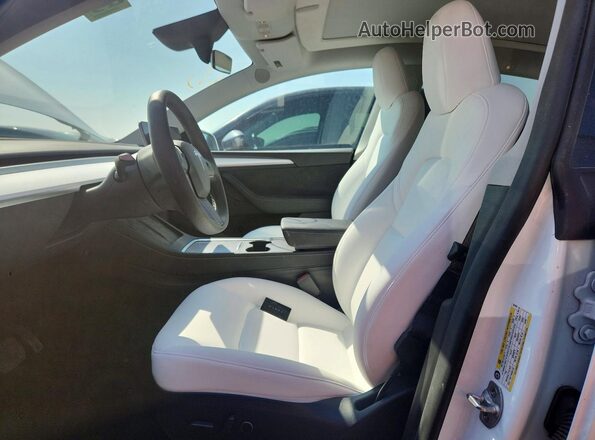 7SAYGDEE1RA257953 2024 TESLA MODEL Белый Вид салона спереди