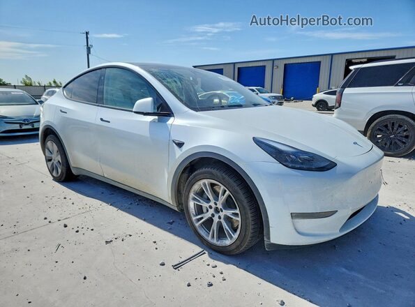 7SAYGDEE1RA257953 2024 TESLA MODEL Белый Передняя правая четверть