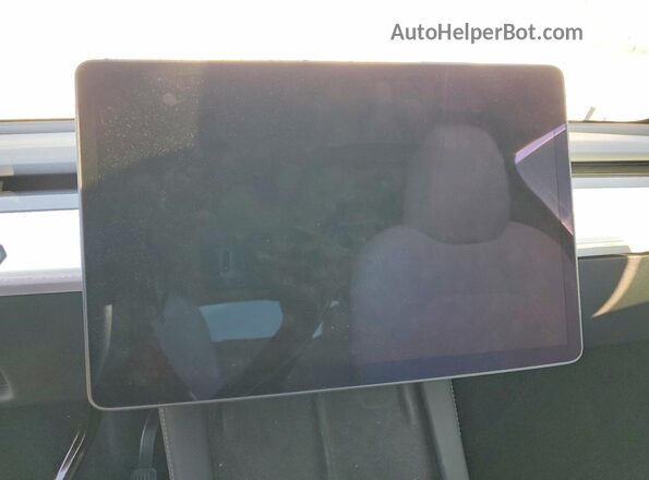 7SAYGDEE1SF263437 2025 TESLA MODEL White Սարքավորումների վահանակի տեսք