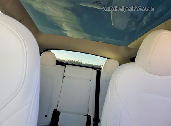 7SAYGDEE1SF263437 2025 TESLA MODEL White Հետևի նստատեղերի տեսք
