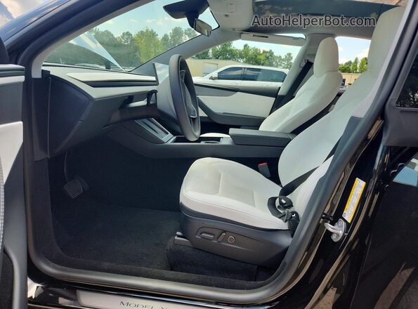 7SAYGDEE1TA629198 2026 TESLA MODEL Black Front interior view