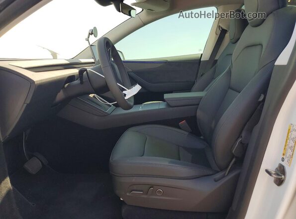 7SAYGDEE1TF451487 2026 TESLA MODEL Белый Вид салона спереди