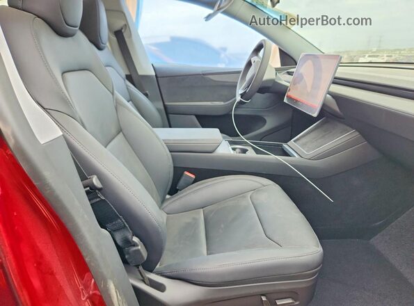 7SAYGDEE1TF566641 2026 TESLA MODEL Красный Вид салона спереди