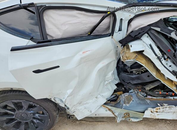 7SAYGDEE2NF386426 2022 TESLA OTHER White Vista de los asientos traseros