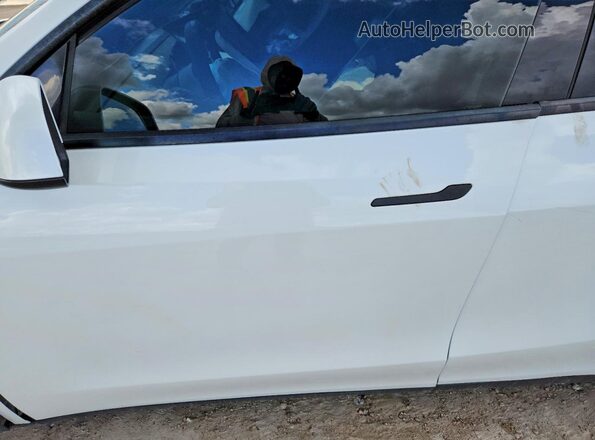 7SAYGDEE2NF386426 2022 TESLA OTHER White Vista interior delantera