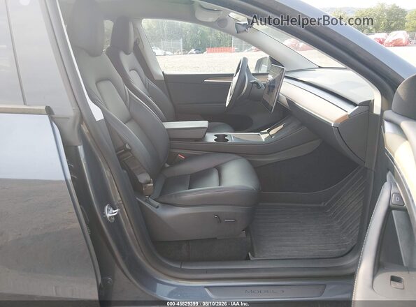 7SAYGDEE2PA061162 2023 TESLA MODEL Y Gray Front interior view