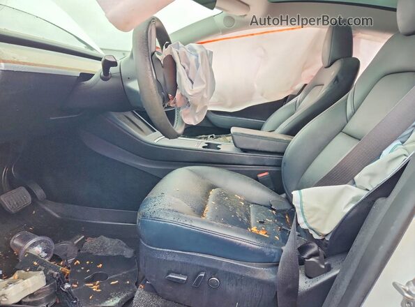 7SAYGDEE2PA096123 2023 TESLA MODEL White Front interior view