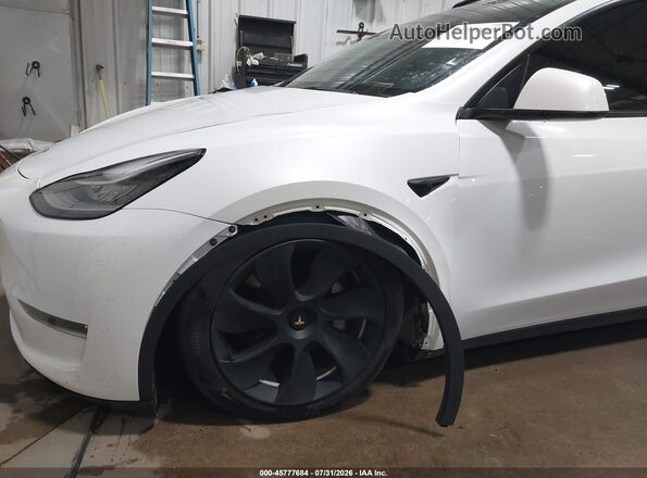 7SAYGDEE2PF613956 2023 TESLA MODEL Y Белый Вид спереди