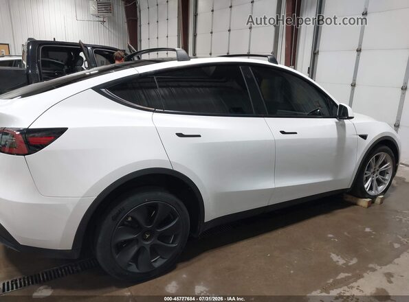 7SAYGDEE2PF613956 2023 TESLA MODEL Y Белый Панорамный вид салона 360°