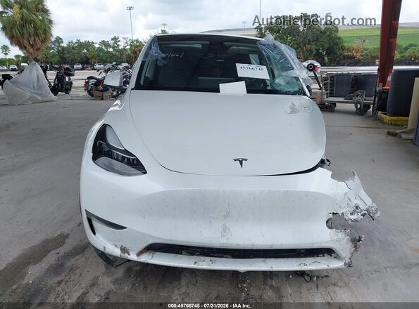 7SAYGDEE2PF747107 2023 TESLA MODEL Y White Dashboard view