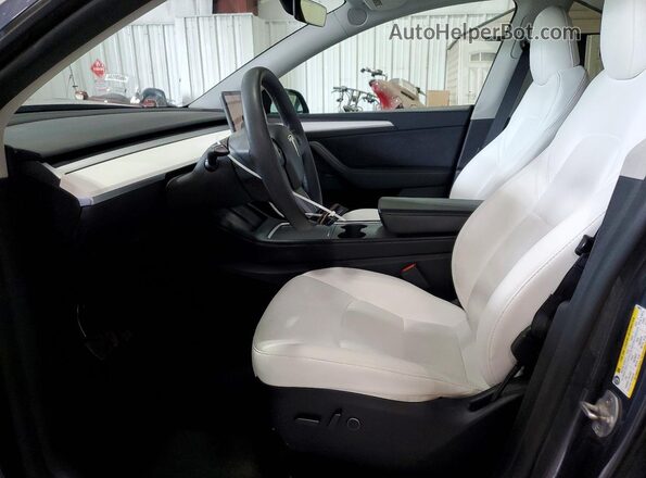 7SAYGDEE2PF838670 2023 TESLA MODEL Серый Вид салона спереди