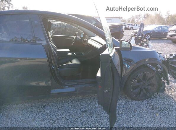 7SAYGDEE2RF177614 2024 TESLA MODEL Y Серый Вид салона спереди