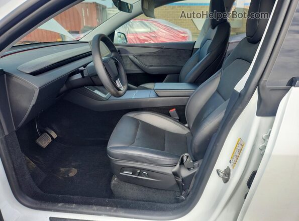 7SAYGDEE2TA387084 2026 TESLA MODEL White Вид салону спереду