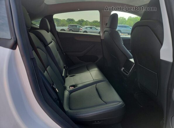7SAYGDEE2TA387084 2026 TESLA MODEL White Вид задньої частини салону