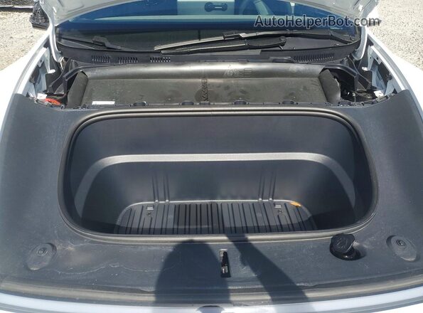 7SAYGDEE2TA465766 2026 TESLA MODEL White უკანა სალონის ხედი