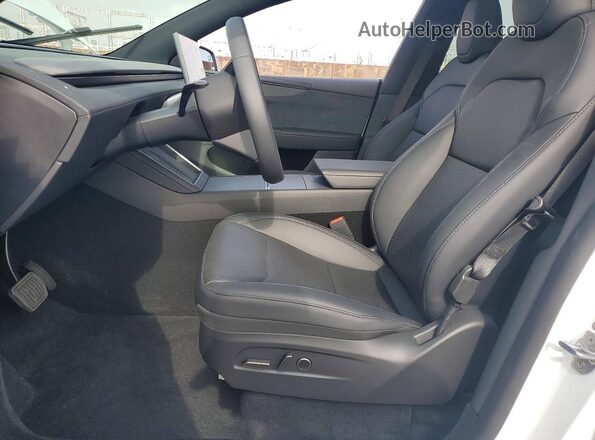 7SAYGDEE2TF570844 2026 TESLA MODEL White წინა სალონის ხედი