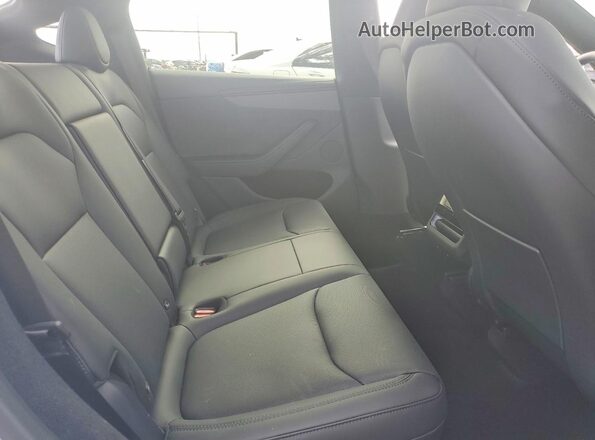 7SAYGDEE2TF570844 2026 TESLA MODEL White უკანა სავარძლების ხედი