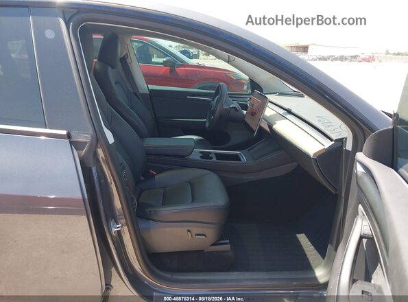 7SAYGDEE3PA040904 2023 TESLA MODEL Y Gray Вид салону спереду