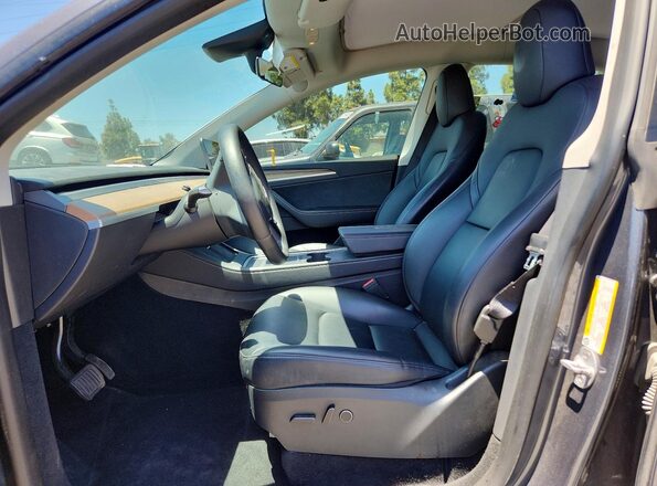 7SAYGDEE3PA089052 2023 TESLA MODEL Gray წინა სალონის ხედი