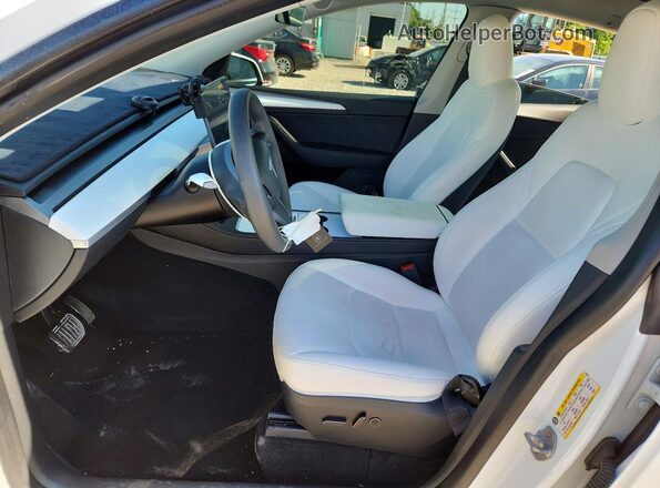 7SAYGDEE3PF751229 2023 TESLA MODEL White Вид салону спереду