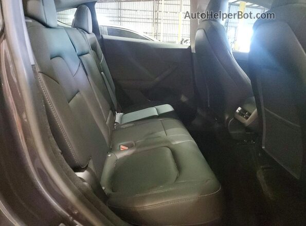 7SAYGDEE3RA232861 2024 TESLA MODEL Gray Widok wnętrza z tyłu