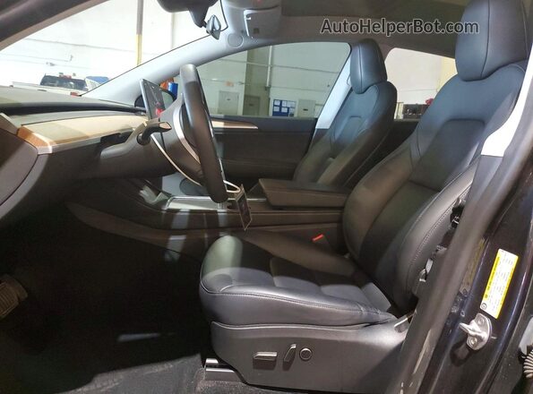 7SAYGDEE3RA232861 2024 TESLA MODEL Gray Widok wnętrza z przodu