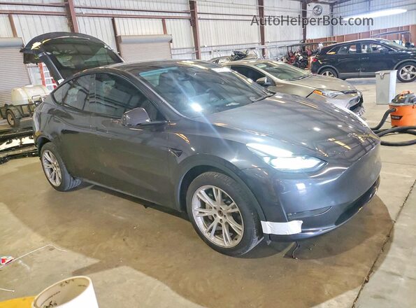 7SAYGDEE3RA232861 2024 TESLA MODEL Gray Przód prawy