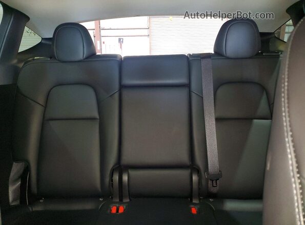 7SAYGDEE3RA232861 2024 TESLA MODEL Gray Widok tylnych siedzeń