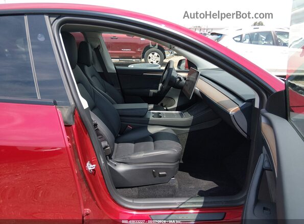 7SAYGDEE3RF025759 2024 TESLA MODEL Y Красный Вид салона спереди