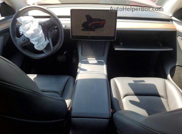 7SAYGDEE3RF074525 2024 TESLA MODEL Red Vista del salpicadero