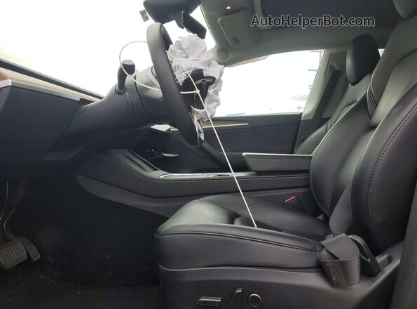 7SAYGDEE3RF074525 2024 TESLA MODEL Red Vista interior delantera