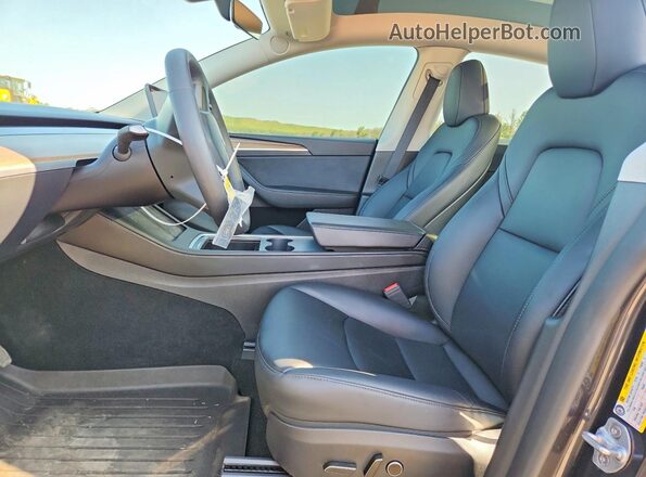 7SAYGDEE3RF163818 2024 TESLA MODEL Gray Vista interior delantera