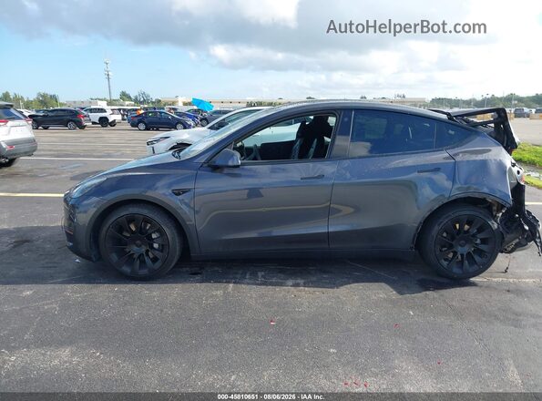 7SAYGDEE4NF367523 2022 TESLA MODEL Y Gray Սալոնի հետևի տեսք