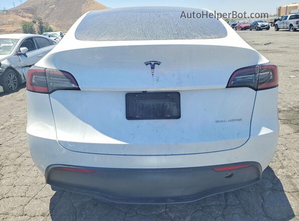 7SAYGDEE4PA069179 2023 TESLA MODEL White Widok z tyłu