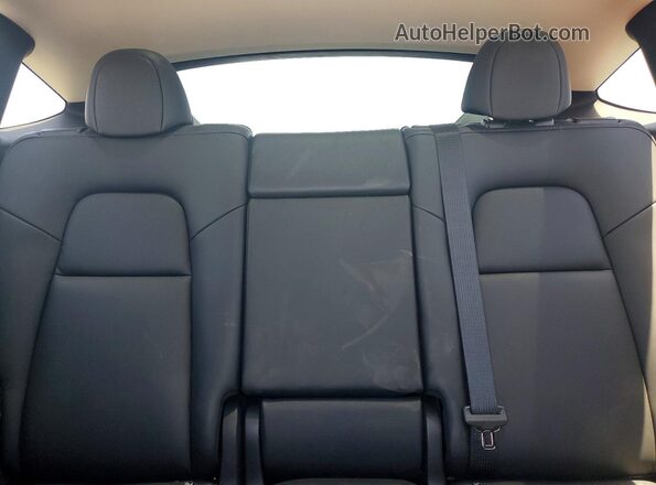 7SAYGDEE4PA069179 2023 TESLA MODEL White Widok tylnych siedzeń