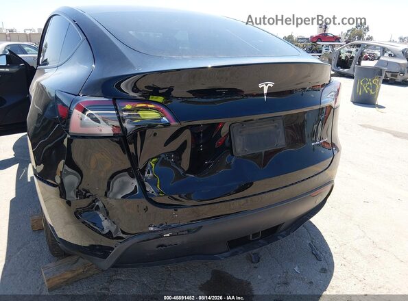 7SAYGDEE4PA079159 2023 TESLA MODEL Y Black Widok z przodu