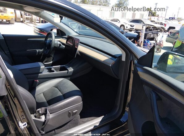 7SAYGDEE4PA079159 2023 TESLA MODEL Y Black Widok wnętrza z przodu