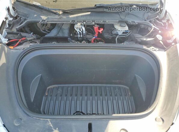7SAYGDEE4PF786989 2023 TESLA MODEL Белый Вид подкапотного пространства