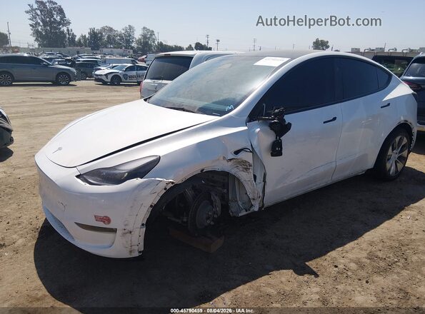 7SAYGDEE4RA231301 2024 TESLA MODEL Y White Առջևի ձախ երեք քառորդ տեսարան