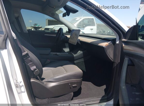 7SAYGDEE4RA231301 2024 TESLA MODEL Y White Սալոնի դիմացի տեսք