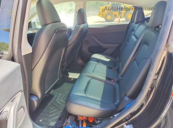 7SAYGDEE4RA250673 2024 TESLA MODEL Black უკანა სავარძლების ხედი