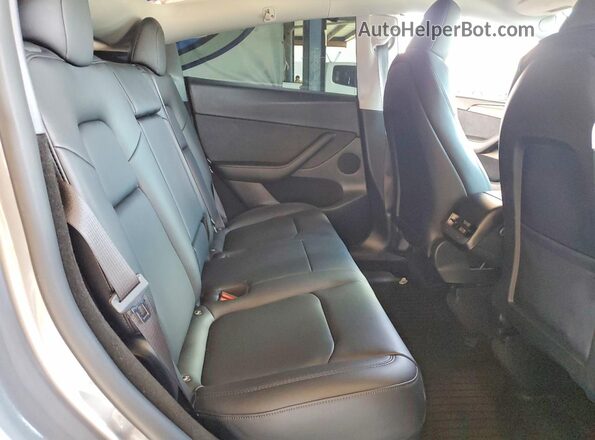 7SAYGDEE4RF154724 2024 TESLA MODEL Silver უკანა სავარძლების ხედი