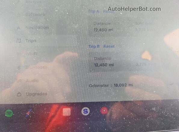 7SAYGDEE4RF190459 2024 TESLA MODEL White ხელსაწყოთა პანელის ხედი