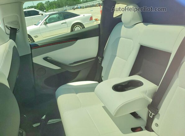 7SAYGDEE4TA390696 2026 TESLA MODEL White Вид задніх сидінь
