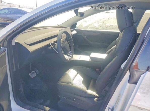 7SAYGDEE4TF417561 2026 TESLA MODEL White წინა სალონის ხედი