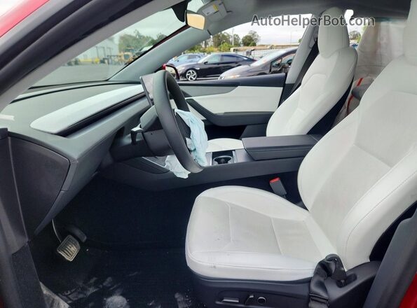 7SAYGDEE4TF514940 2026 TESLA MODEL Красный Вид салона спереди