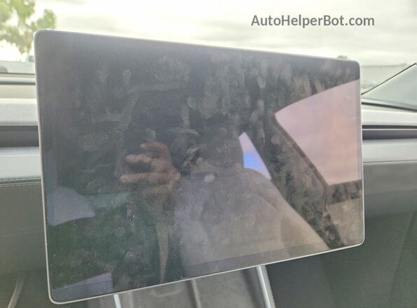 7SAYGDEE4TF514940 2026 TESLA MODEL Красный Вид щитка приборов