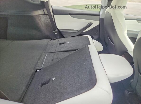 7SAYGDEE4TF514940 2026 TESLA MODEL Красный Вид задних сидений